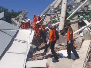 Endonezya’daki deprem: Ölü sayısı bin 203'e yükseldi