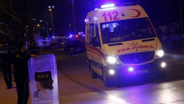 Yaralı gençler ambulansta hemşireyi taciz etti