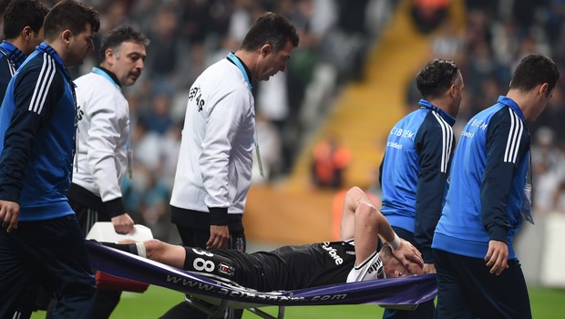 Beşiktaşlı futbolcu Caner Erkin ameliyatı başarılı geçti