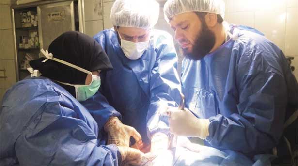 Suriyeli sağlıkçılar barınma merkezlerinde çalışabilecek