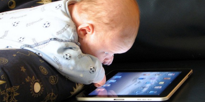 Dokunmatik ekranlarla vakit geçiren bebekler daha az uyuyor