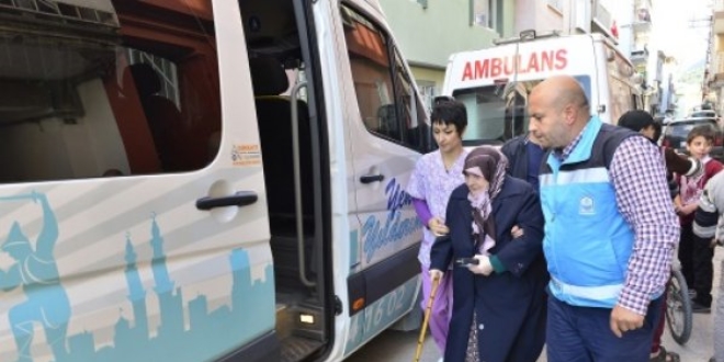 Bursa'da 750 hasta oy kullanacakları okullara taşındı