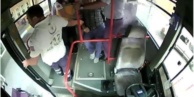 Otobüs şoförü, nöbet geçiren yolcuyu hastaneye yetiştirdi