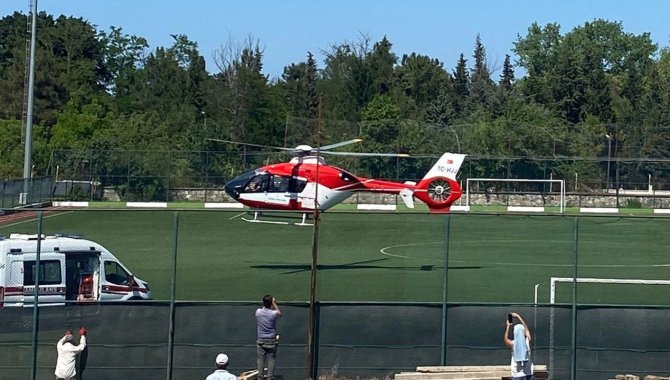 Samsun'da boğulma tehlikesi geçiren çocuk ambulans helikopterle hastaneye kaldırıldı
