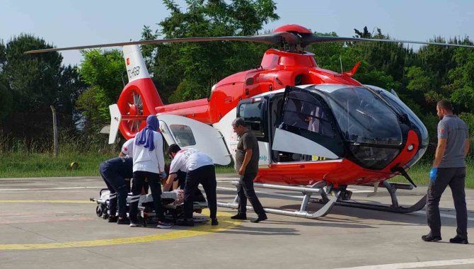 Ambulans Helikopterler Erken Doğum Riski Olan Genç Kadın İçin Havalandı