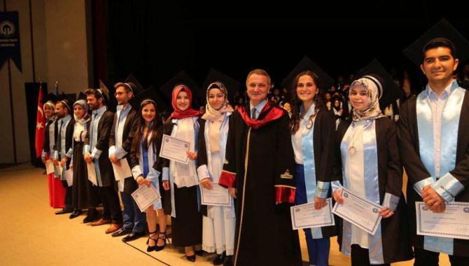 KTÜ Hemşirelik ile Sağlık Yönetimi Bölümü öğrencileri mezun oldu