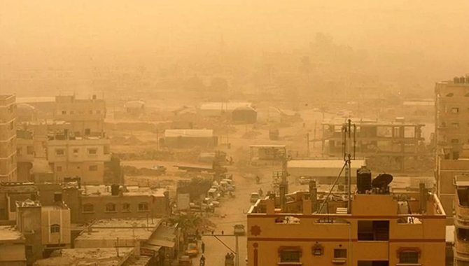 İran'da kum fırtınası nedeniyle 620 kişi hastaneye kaldırıldı