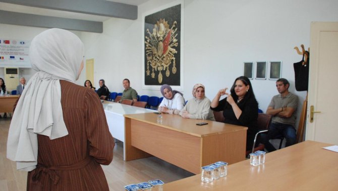 Eskişehir'de kamu personelleri işaret dili eğitimi alıyor