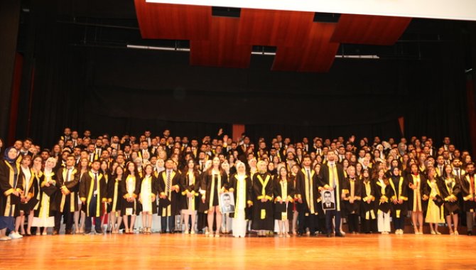 İnönü Üniversitesi Tıp Fakültesi'nden 266 öğrenci mezun oldu