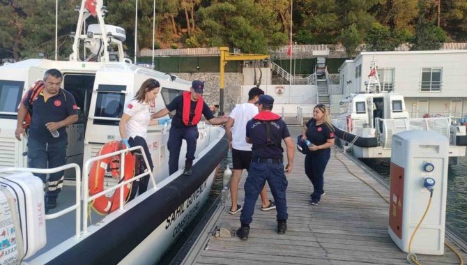 Denizde Rahatsızlanan Vatandaşın Sahil Güvenlik Ekiplerince Tıbbi Tahliyesi Yapıldı