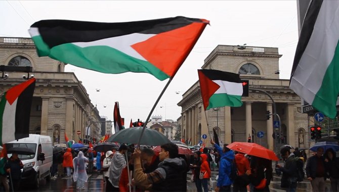 Filistin destekçileri, İtalya Dışişleri Bakanlığı önünde "Soykırım dursun" gösterisi yaptı