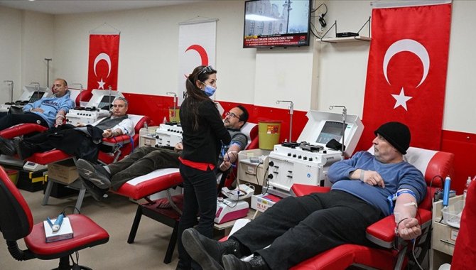 Keban'da Türk Kızılay'ın kan bağışı kampanyasına destek