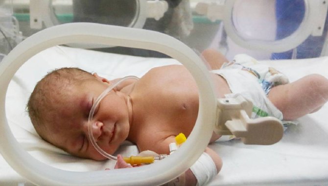 Gazze'de İsrail saldırısına ölen 9 aylık hamile kadının karnındaki bebek kurtarıldı