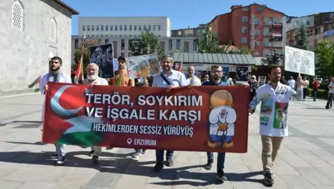 Erzurum'da sağlık çalışanları Gazze için "sessiz yürüyüş" yaptı
