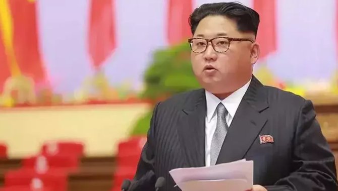 Kuzey Koreli yetkililerin, Kim'in obeziteye bağlı sağlık sorunları için ilaç aradığı öne sürüldü