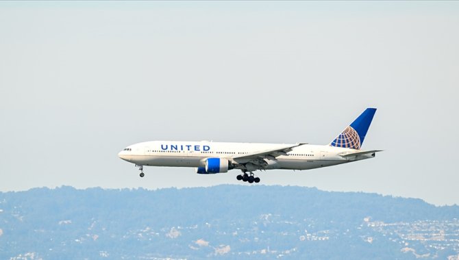 United Airlines'a ait yolcu uçağı, "biyolojik tehlike" nedeniyle Washington DC'ye iniş yaptı