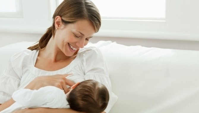 “Anne Sütüyle Beslenen Bebeklerde Obezite Riski Daha Düşük”