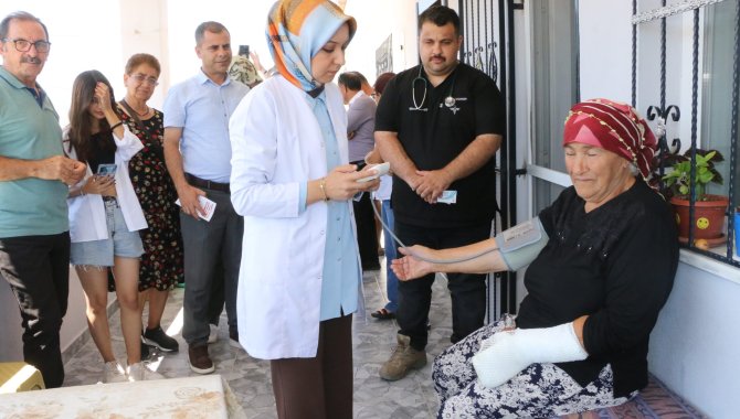 Erzincan’da mobil sağlık ekipleri vatandaşlara kapıda hizmet veriyor