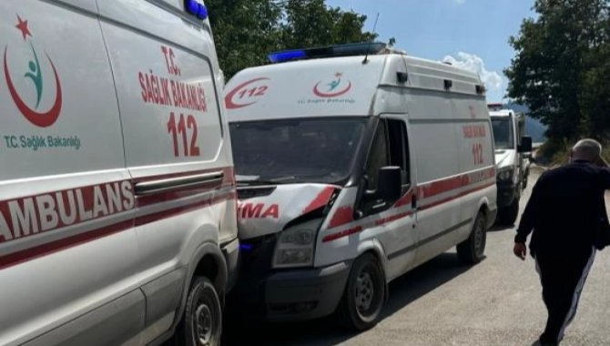 Bursa'da iki ambulansın karıştığı zincirleme kazada 7 kişi yaralandı