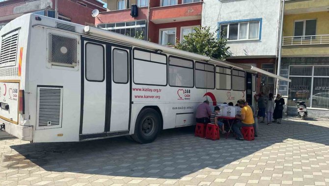 Sinop'un Türkeli ilçesinde Kızılay tarafından kan bağışı kampanyası