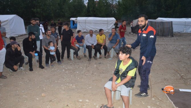 Sakarya'da mevsimlik fındık işçilerine ve çocuklarına afet farkındalığı eğitimi verildi