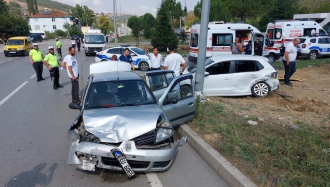 Samsun'da trafik kazasında 3'ü hemşire 7 kişi yaralandı