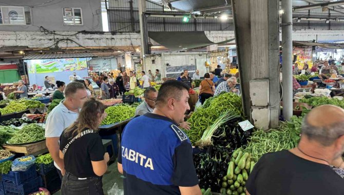 Zabıtalardan Halk Pazarına Denetim