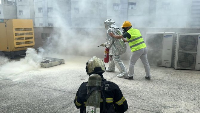 Samsun'da hastanedeki tatbikatta deprem sonrasında yaşananlar canlandırıldı