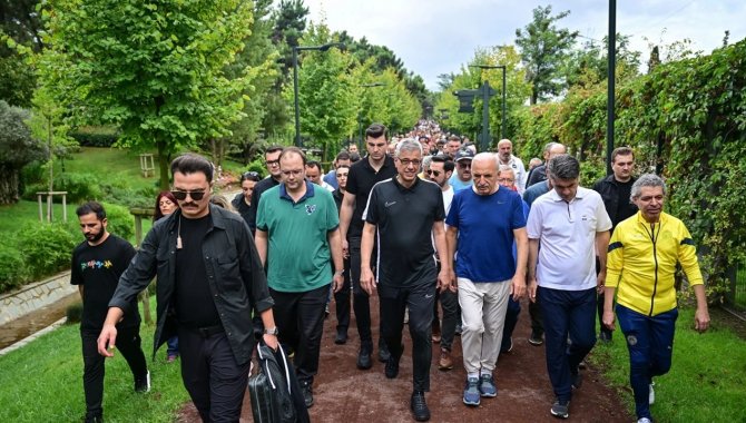 Sağlık Bakanı Memişoğlu, Ümraniye'de yürüyüş ve spor etkinliğine katıldı: