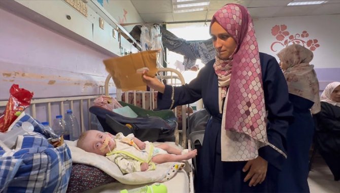 İsrail bombaları nedeniyle Serebral Palsi hastası olarak doğan Gazzeli bebek tedavi edilmeyi bekliyor