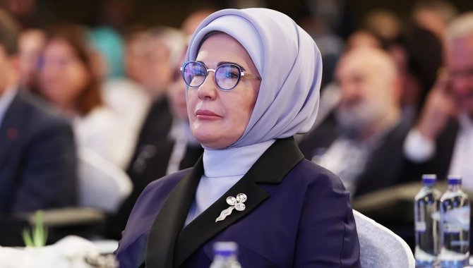 Emine Erdoğan'dan anne adaylarına "normal doğum" çağrısı