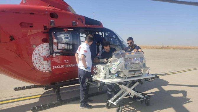 Şanlıurfa'da ambulans helikopter 53 günlük bebek için havalandı