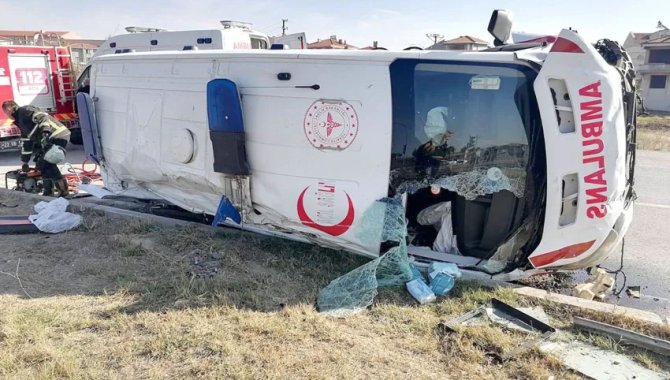 Edirne'de ambulansla otomobilin çarpıştığı kazada 7 kişi yaralandı