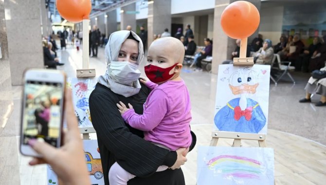 Cansağlığı Vakfı gönüllüleri, lösemili çocukları ziyaret etti