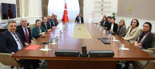 Bakan Memişoğlu, Yenidoğan Yoğun Bakım Denetim ve Değerlendirme Bilimsel Komisyon üyelerini kabul etti