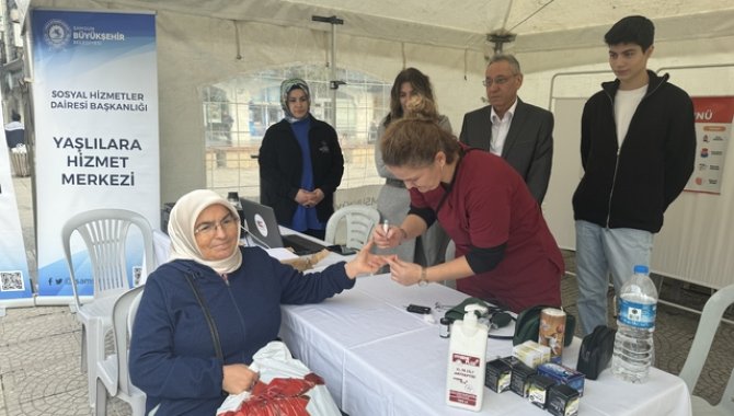 Samsun'da vatandaşlara ücretsiz kan şekeri ölçümü yapıldı