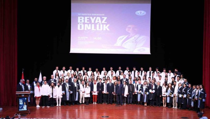 Niğde Ömer Halisdemir Üniversitesinde 130 tıp öğrencisi "beyaz önlük" giydi