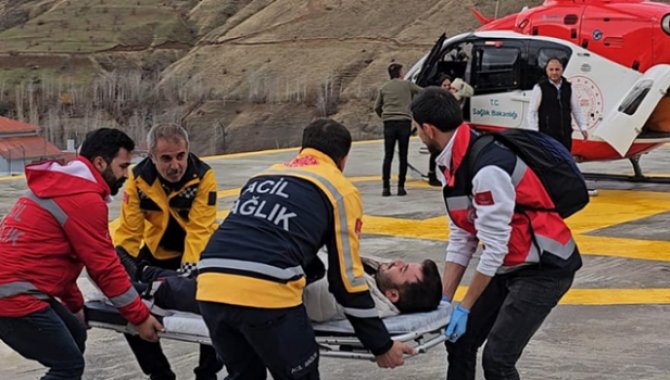 Bahçesaray'da rahatsızlanan kişi ambulans helikopterle Van'a nakledildi