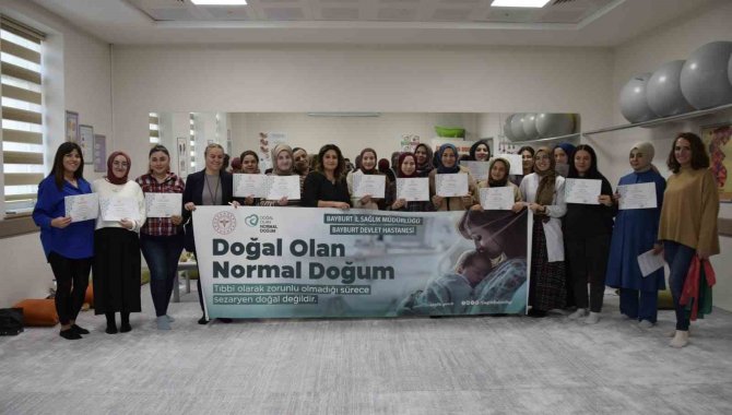 Bayburt'ta sağlık çalışanı anne adayları normal doğum hakkında bilgilendirildi