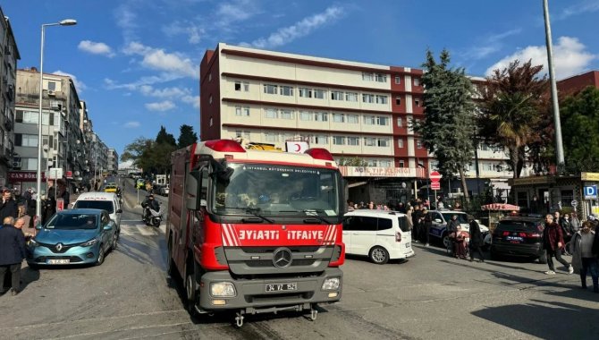 İstanbul Eğitim ve Araştırma Hastanesinde çıkan yangın itfaiye ekiplerince söndürüldü