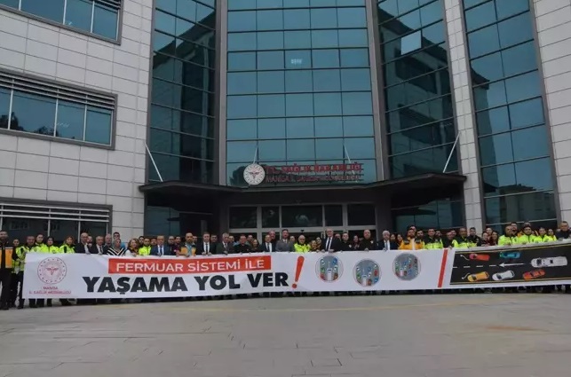 Manisa'da "Fermuar sistemiyle yaşama yol ver" kampanyası tanıtıldı