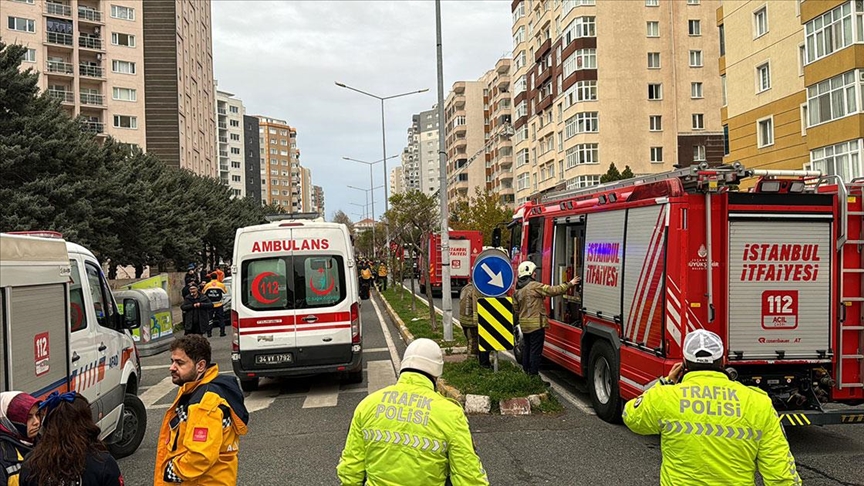 Beylikdüzü'nde bir binadaki doğal gaz patlamasında 1 kişi öldü, 3 kişi yaralandı