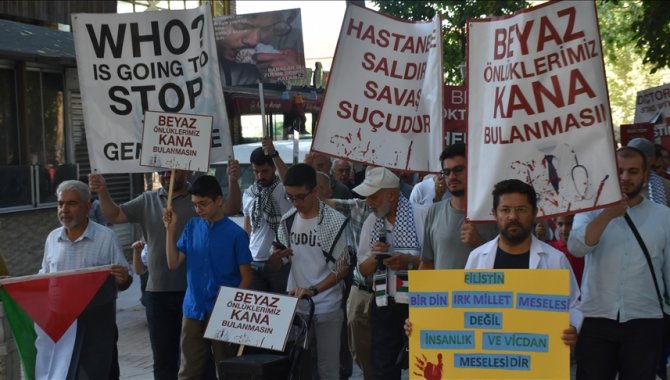 Malatya'da sağlık çalışanları İsrail'in Filistin'e yönelik saldırılarını protesto etti