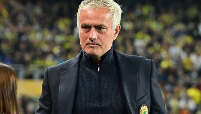 Fenerbahçe Teknik Direktörü Jose Mourinho, safra kesesinden operasyon geçirdi