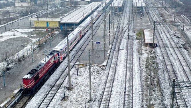 Özbekistan, Afganistan'a insani yardım için "sağlık treni" gönderdi