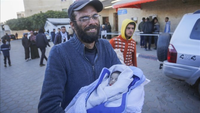 Gazze Şeridi'nde son bir haftada donarak ölenlerin sayısı 6'sı bebek 7'ye yükseldi