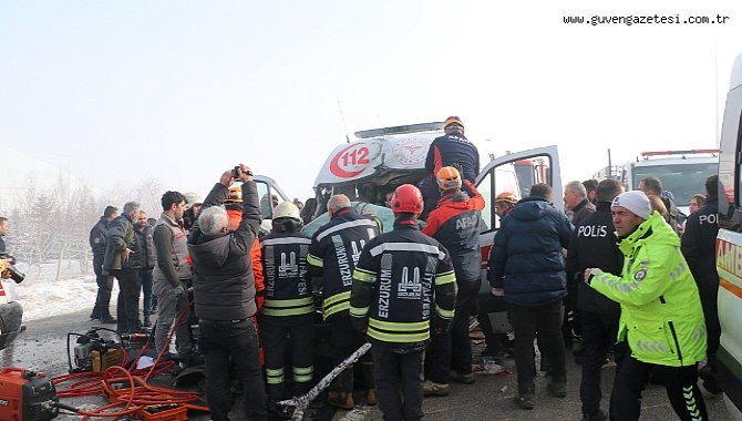 Erzurum'da ambulansların karıştığı iki kazada 6'sı sağlık çalışanı 8 kişi yaralandı