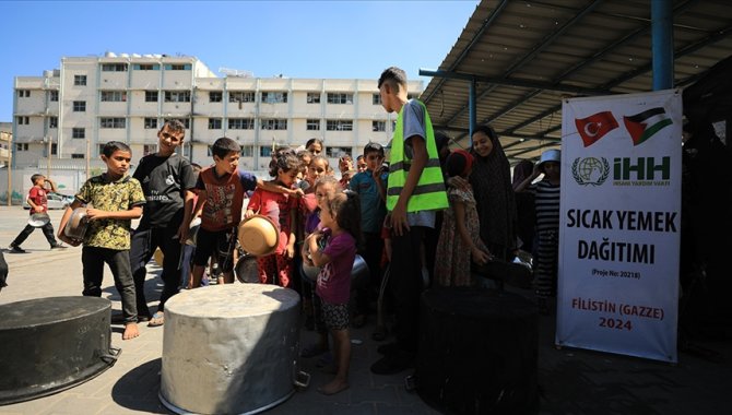 İHH'nın İsrail'in saldırdığı Gazze'ye sağlık yardımları devam ediyor