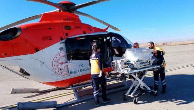 Şanlıurfa'da ambulans helikopter 25 günlük bebek için havalandı