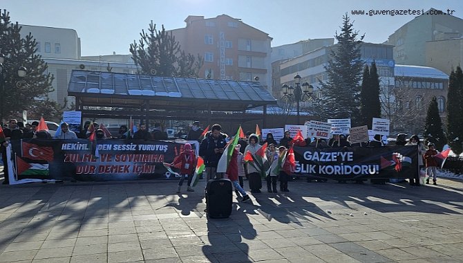 Erzurum'da sağlık çalışanları soğuk havaya rağmen Gazze için yürüdü